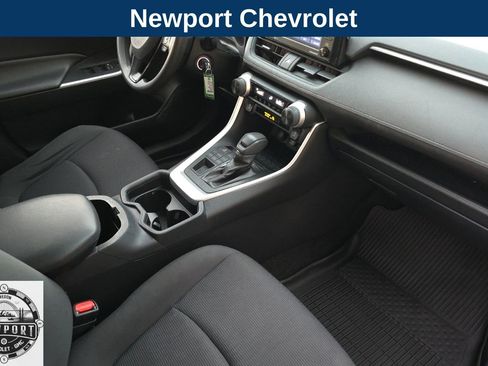 Used 2020 Toyota RAV4 LE image 17