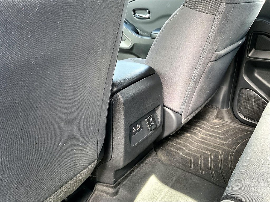 Used 2025 Nissan Frontier SV w/ SV Convenience Package AWD/4WD image 23