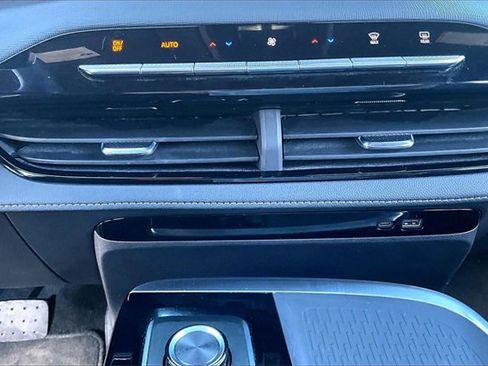 Used 2025 Buick Enclave Preferred image 16