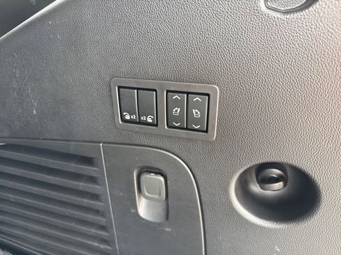 Used 2019 Cadillac Escalade Luxury AWD/4WD image 31