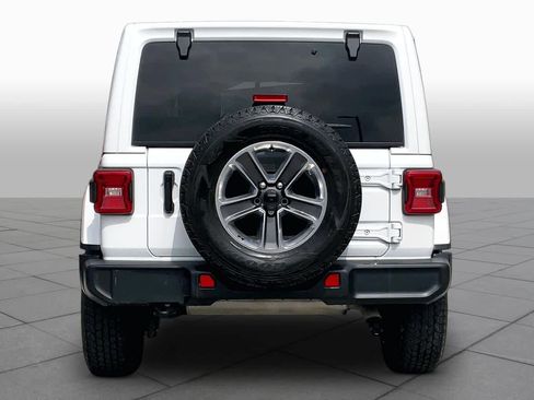 Used 2022 Jeep Wrangler Unlimited Sahara w/ LED Lighting Group AWD/4WD image 5