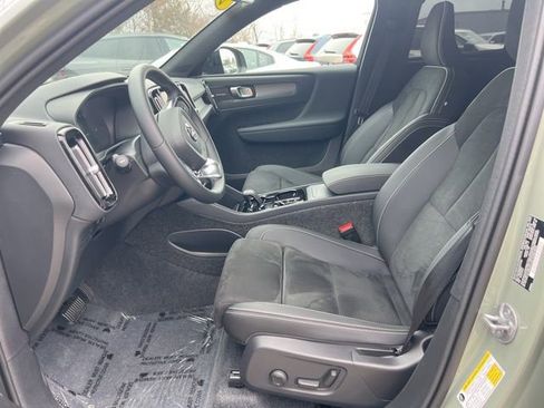 Certified 2025 Volvo XC40 B5 Ultra AWD/4WD image 28