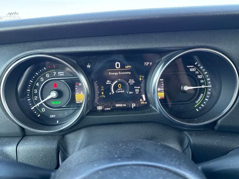 Used 2023 Jeep Wrangler Unlimited Sahara AWD/4WD image 16