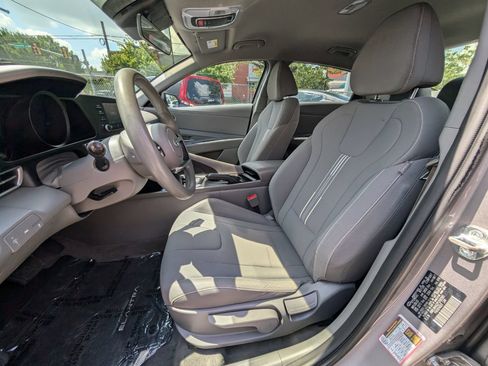 Used 2023 Hyundai Elantra SEL w/ Cargo Package FWD image 15