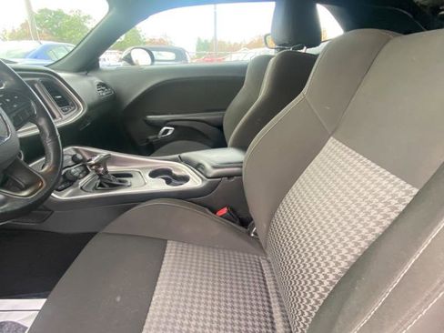 Used 2022 Dodge Challenger GT image 10