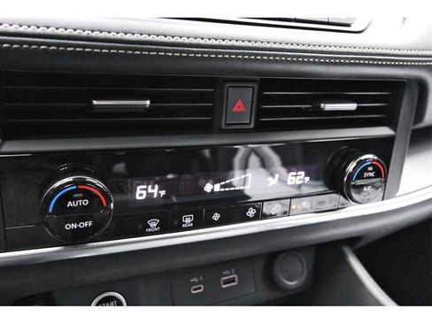 Used 2023 Nissan Rogue SV image 22