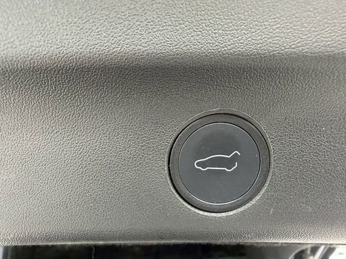 Used 2021 Tesla Model Y Long Range AWD/4WD image 29