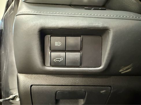 Used 2022 Toyota Highlander XLE AWD/4WD image 27