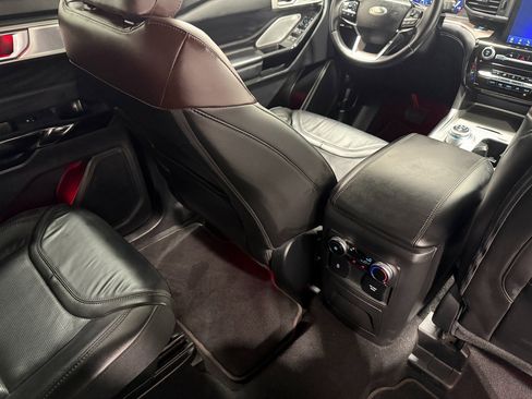 Used 2023 Ford Explorer Platinum w/ Technology Package image 37