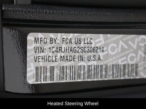 Used 2025 Jeep Grand Cherokee Altitude AWD/4WD image 25