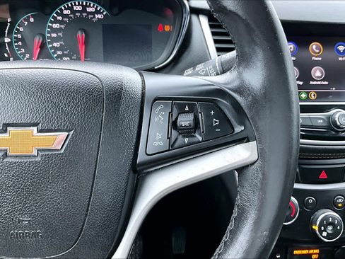 Used 2020 Chevrolet Trax LT w/ LT Convenience Package FWD image 25