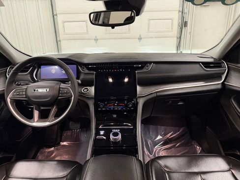 Used 2023 Jeep Grand Cherokee Limited AWD/4WD image 21