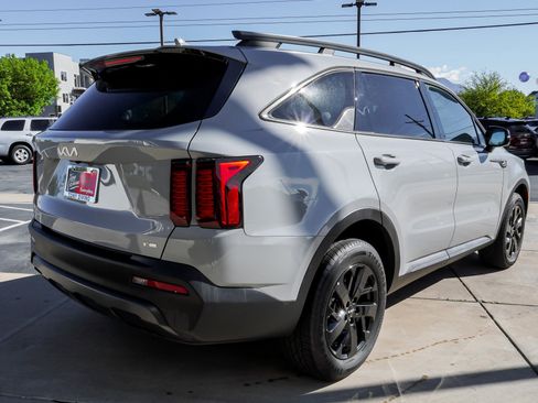 Used 2023 Kia Sorento S w/ Panoramic Sunroof Package AWD/4WD image 8