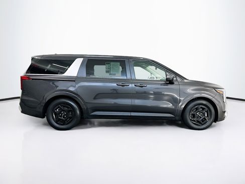 Used 2026 Kia Carnival FWD image 10