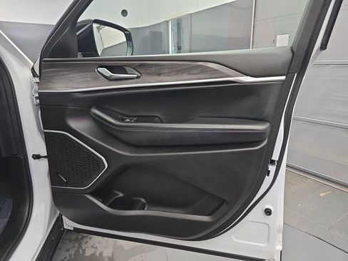 Used 2022 Jeep Grand Cherokee L Limited image 44