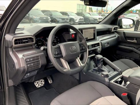 Used 2025 Toyota Tacoma TRD Sport AWD/4WD image 17