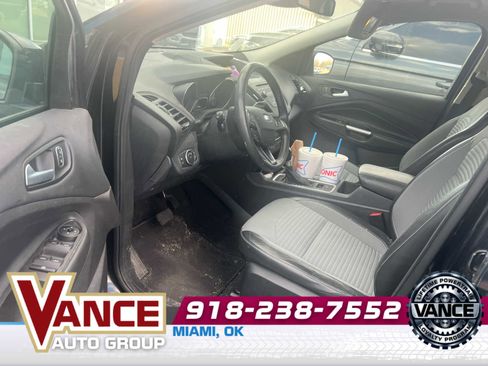 Used 2018 Ford Escape SE w/ Ford Safe & Smart Package image 3