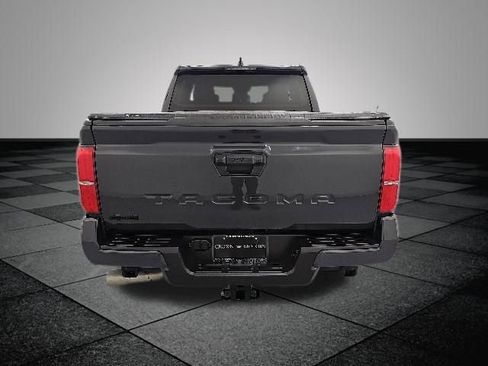 Certified 2025 Toyota Tacoma TRD Off-Road AWD/4WD image 5