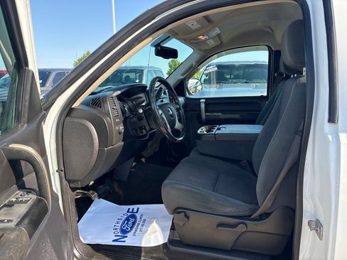 Used 2009 Chevrolet Silverado 1500 LT w/ LPO, Deluxe Chrome Package RWD image 7