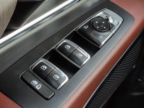 Used 2025 Kia Telluride SX w/ SX Captain's Chair Package FWD image 24