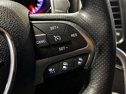 Used 2015 Jeep Grand Cherokee SRT AWD/4WD image 32