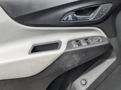 Used 2018 Chevrolet Equinox LT FWD image 15