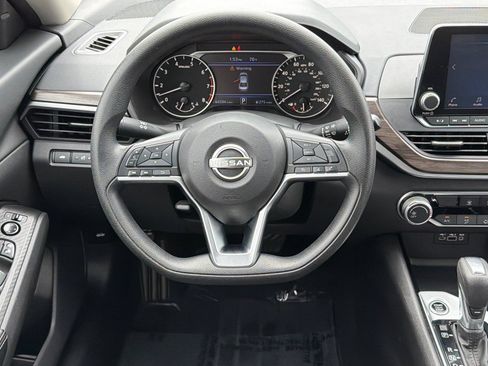 Used 2024 Nissan Altima 2.5 SV FWD image 16