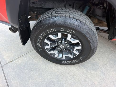 Used 2016 Toyota Tacoma TRD Off-Road w/ Premium & Technology Package AWD/4WD image 14