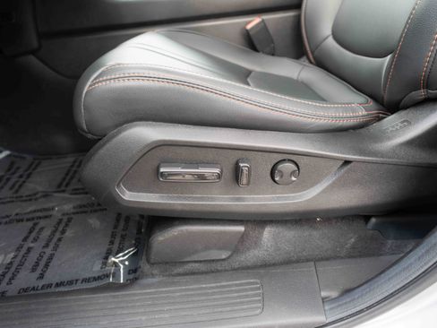 Used 2025 Honda Pilot TrailSport image 12