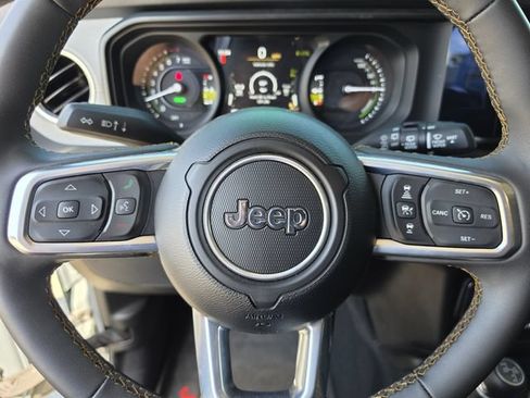 Used 2024 Jeep Wrangler Unlimited Sahara AWD/4WD image 36