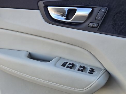 Used 2025 Volvo XC60 T8 Plus w/ Protection Package Premier image 32