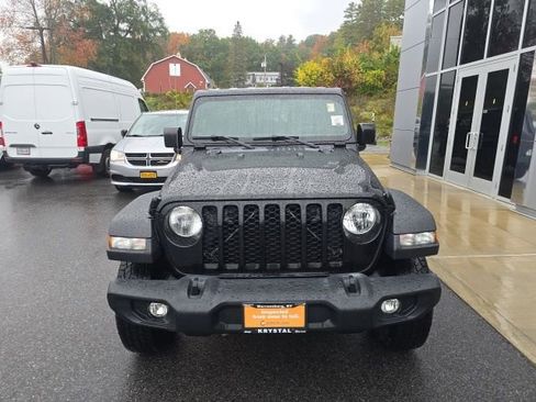 Certified 2020 Jeep Gladiator Sport image 2