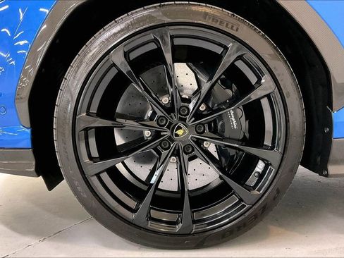 Used 2022 Lamborghini Urus AWD/4WD image 17