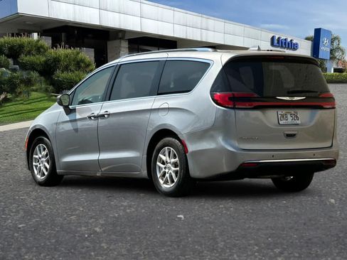 Used 2021 Chrysler Pacifica Touring-L FWD image 7