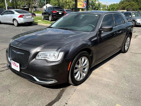Used 2017 Chrysler 300 Limited image 2