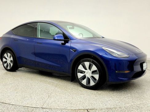 Used 2023 Tesla Model Y Long Range image 3