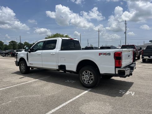 Used 2023 Ford F250 Lariat w/ Lariat Ultimate Package AWD/4WD image 3