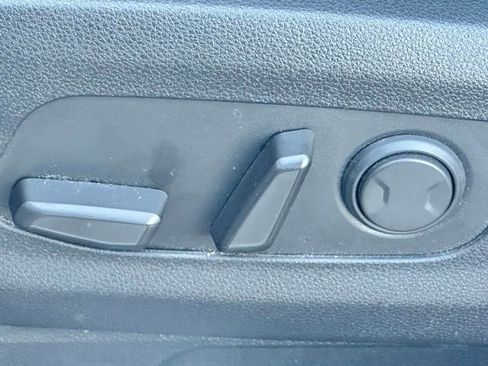 Used 2022 Kia Carnival LX FWD image 8