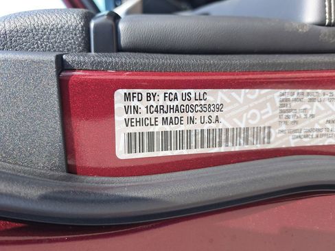 New 2025 Jeep Grand Cherokee Altitude w/ Trailer Tow Package image 36