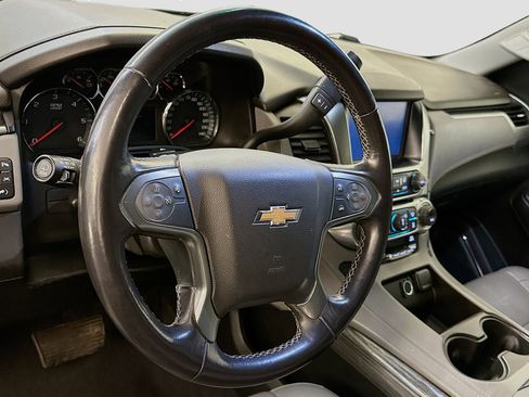 Used 2019 Chevrolet Suburban LT image 18