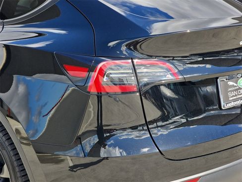 Used 2023 Tesla Model Y Long Range image 38