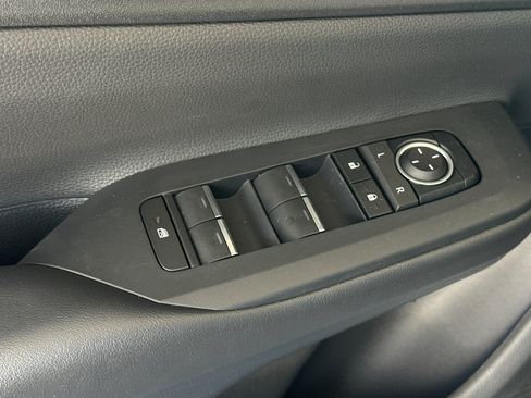 New 2026 Toyota Prius Plug-In Hybrid FWD image 12