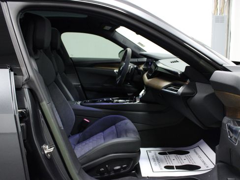 Used 2023 Audi e-tron GT Premium Plus image 15