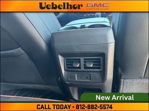 Used 2024 GMC Canyon AT4 w/ AT4 Premium Package AWD/4WD image 7