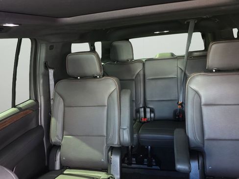 Used 2024 Chevrolet Suburban High Country AWD/4WD image 13