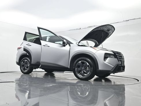 Used 2024 Nissan Rogue SV AWD/4WD image 29