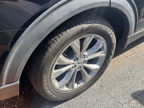 Used 2021 Ford Explorer XLT w/ Equipment Group 202A image 4