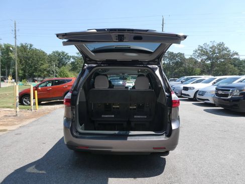 Used 2017 Toyota Sienna LE AWD/4WD image 7