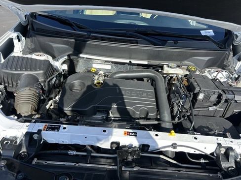 Used 2024 Chevrolet Equinox Premier image 11