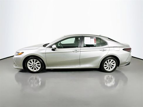 Used 2023 Toyota Camry LE image 5